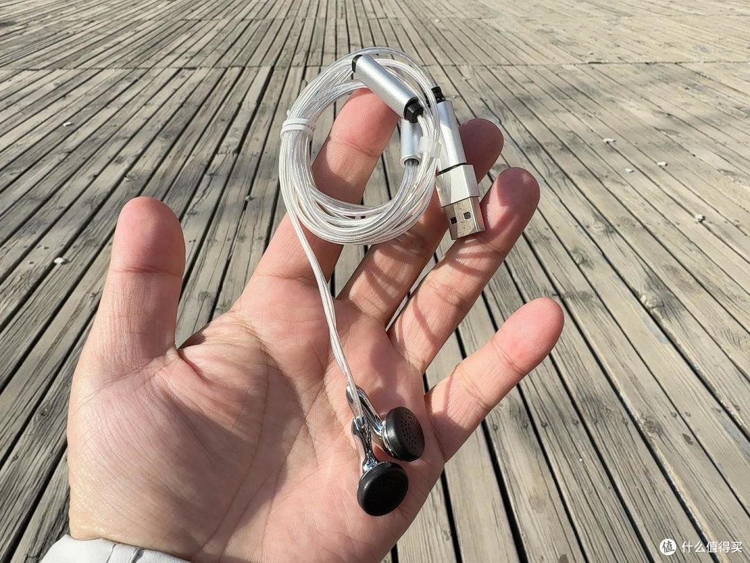 不踩坑的百元 HiFi 选择:159 元封神?微翼金刚有线耳机实测!