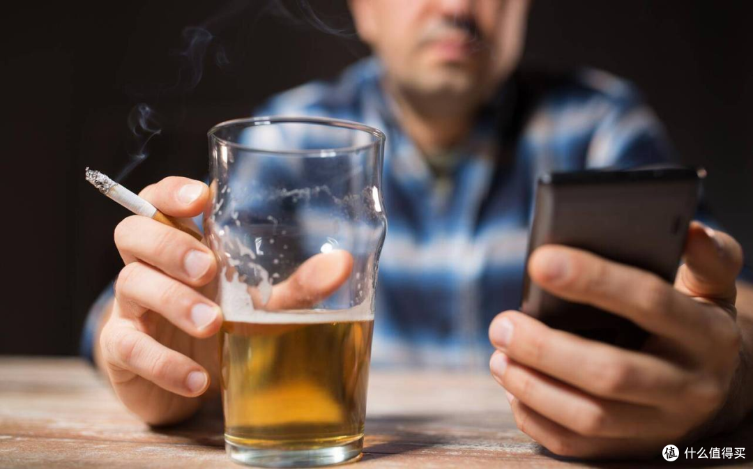 加快男性衰老的3大元凶：喝酒排第3，第1名藏太深，多数人天天犯