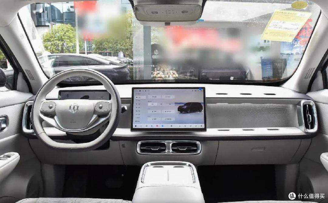 十万级全能纯电SUV:零跑B10悦享版性能、安全与科技全面解析