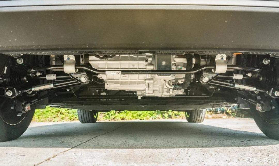 十万级全能纯电SUV:零跑B10悦享版性能、安全与科技全面解析