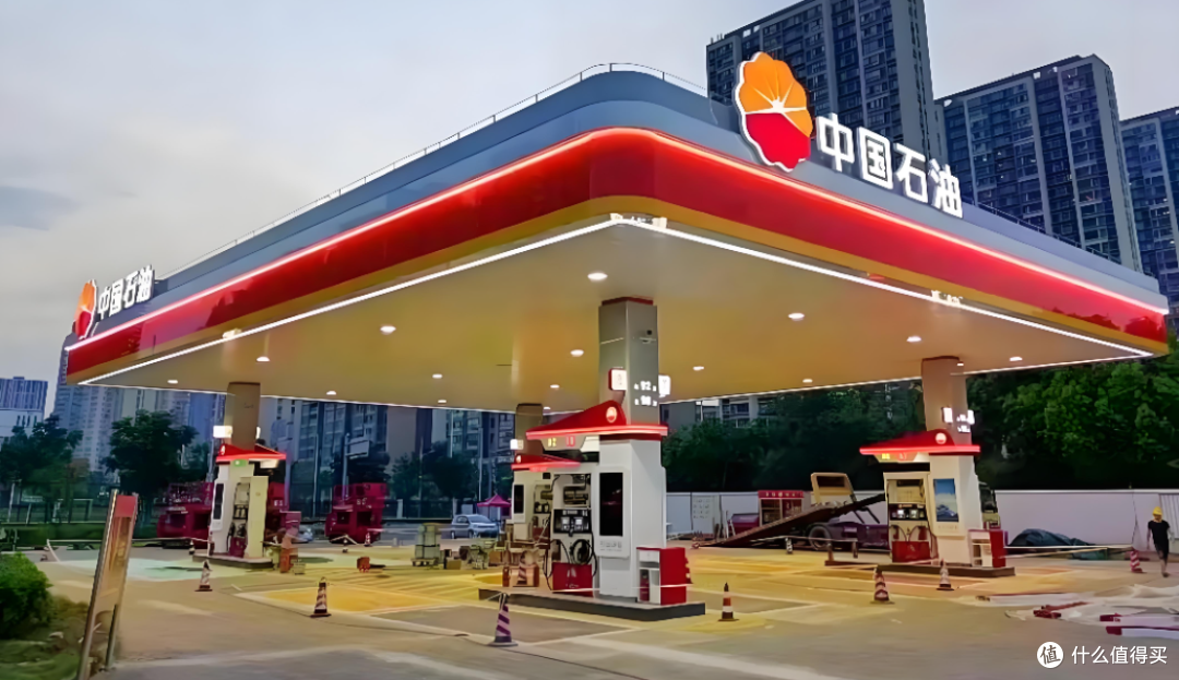 华为李小龙实测:油箱里的汽油放了近两年,居然一脚就能启动!