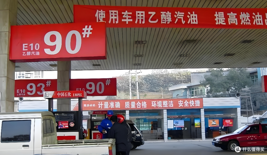 华为李小龙实测:油箱里的汽油放了近两年,居然一脚就能启动!