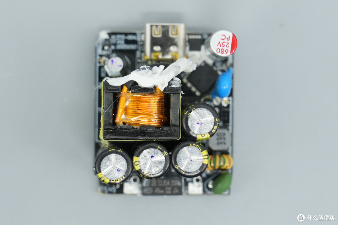 为iPhone 17系列量身打造的快充伴侣,倍思45W PD3.2充电器拆解