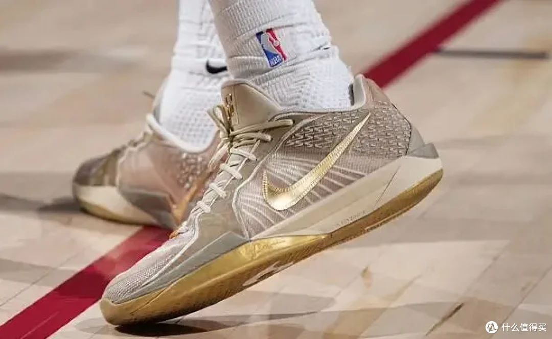 【NBA每日上脚】克拉克还是嫩了？德罗赞的科比PE才是顶美！