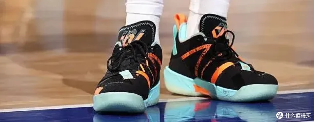 【NBA每日上脚】克拉克还是嫩了？德罗赞的科比PE才是顶美！