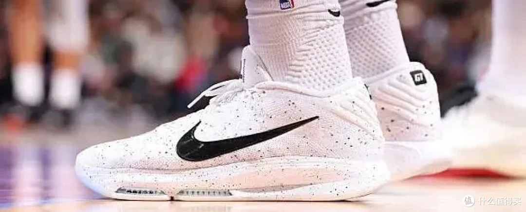【NBA每日上脚】克拉克还是嫩了？德罗赞的科比PE才是顶美！