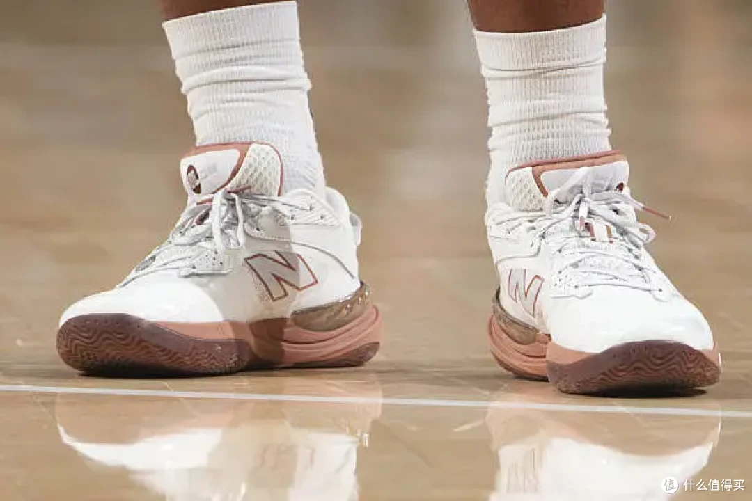 【NBA每日上脚】克拉克还是嫩了？德罗赞的科比PE才是顶美！