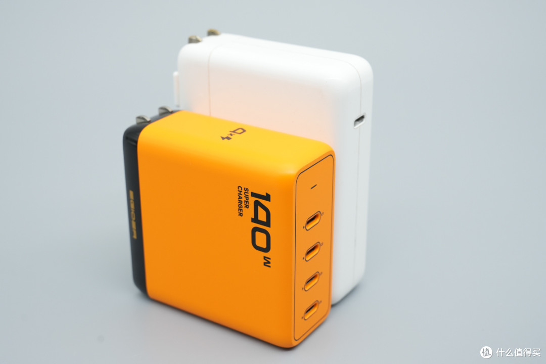 PD3.2+28V5A加持,异泽140W四口氮化镓充电器拆解