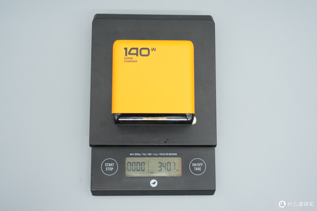 PD3.2+28V5A加持,异泽140W四口氮化镓充电器拆解