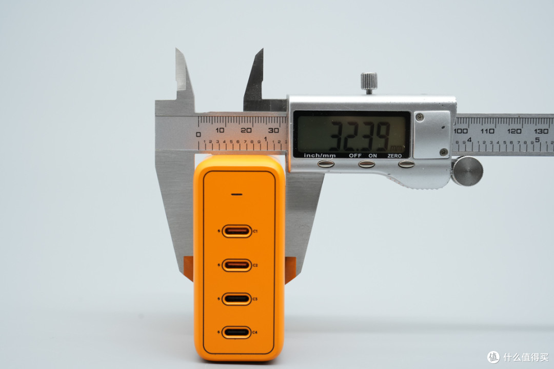 PD3.2+28V5A加持,异泽140W四口氮化镓充电器拆解