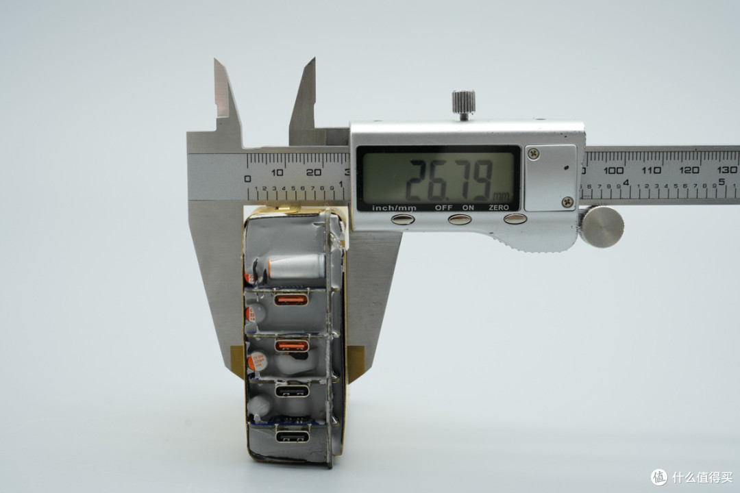PD3.2+28V5A加持,异泽140W四口氮化镓充电器拆解