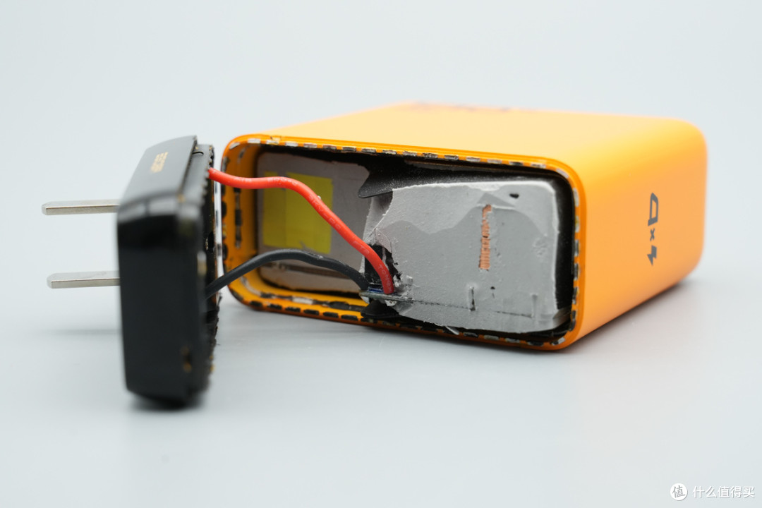 PD3.2+28V5A加持,异泽140W四口氮化镓充电器拆解