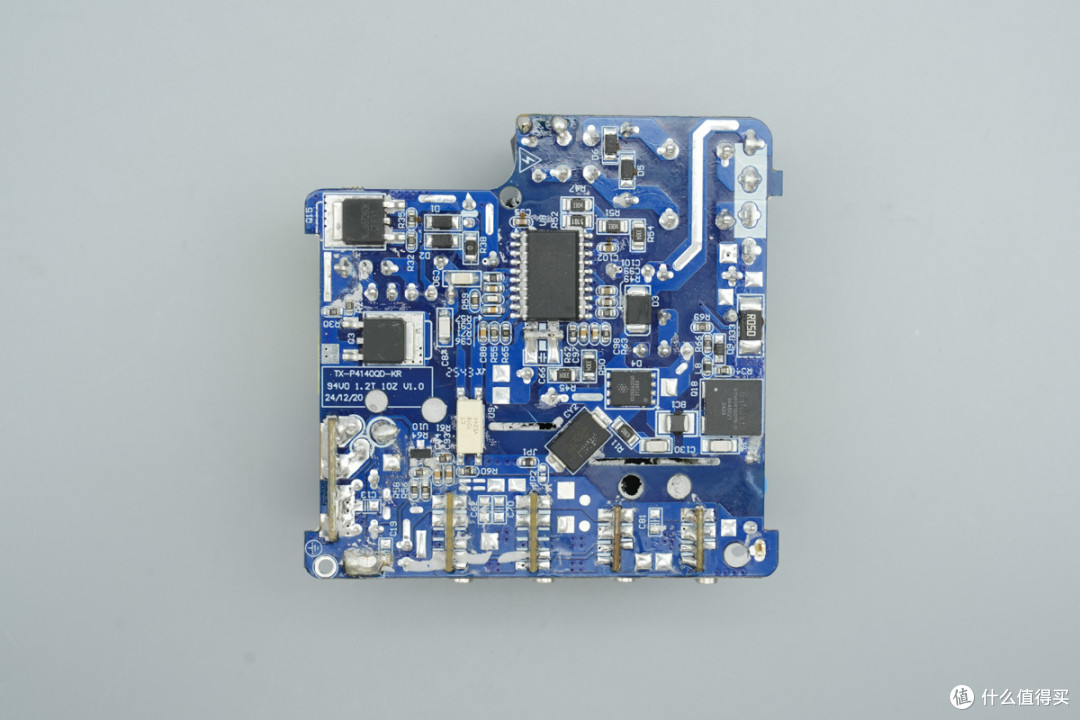 PD3.2+28V5A加持,异泽140W四口氮化镓充电器拆解