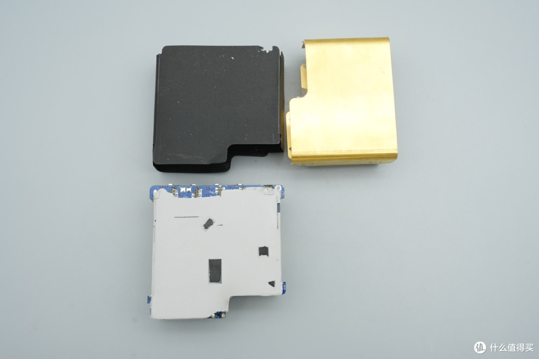 PD3.2+28V5A加持,异泽140W四口氮化镓充电器拆解