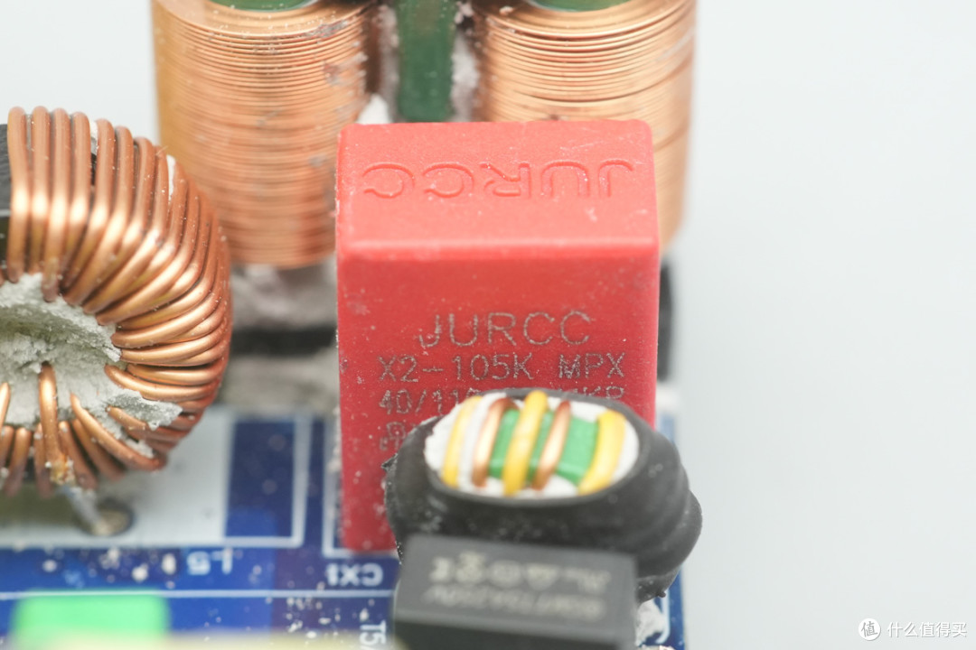PD3.2+28V5A加持,异泽140W四口氮化镓充电器拆解