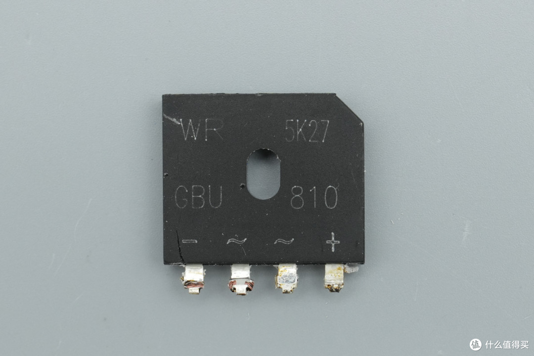 PD3.2+28V5A加持,异泽140W四口氮化镓充电器拆解