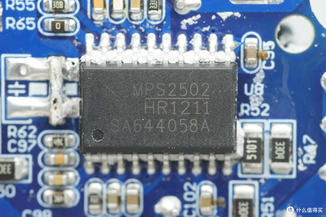 PD3.2+28V5A加持,异泽140W四口氮化镓充电器拆解