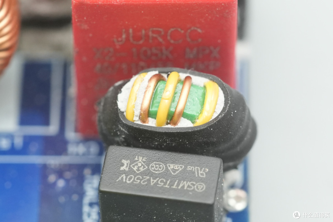 PD3.2+28V5A加持,异泽140W四口氮化镓充电器拆解