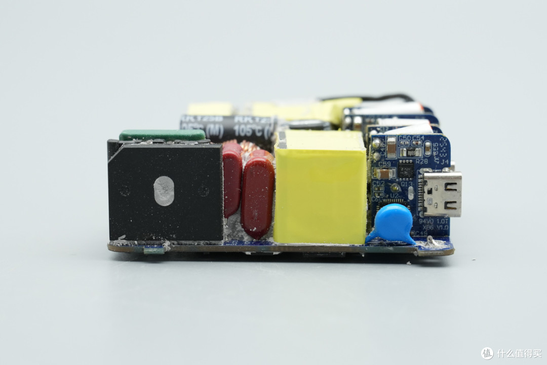 PD3.2+28V5A加持,异泽140W四口氮化镓充电器拆解