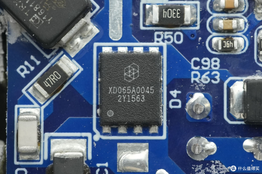 PD3.2+28V5A加持,异泽140W四口氮化镓充电器拆解