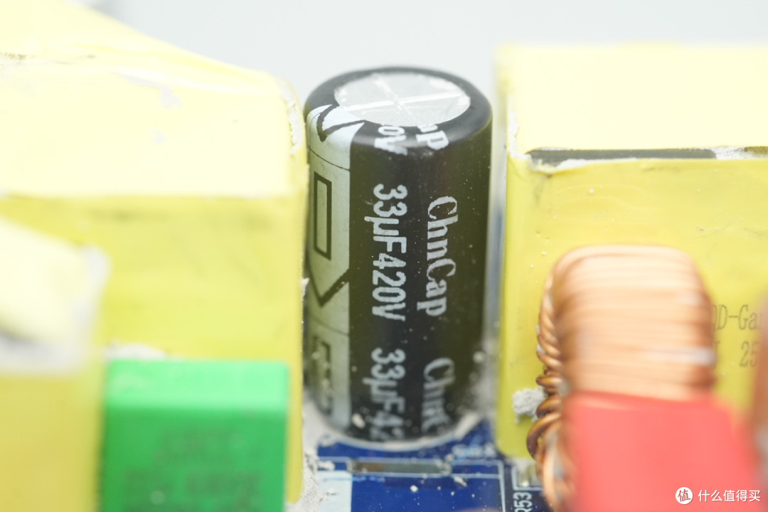 PD3.2+28V5A加持,异泽140W四口氮化镓充电器拆解