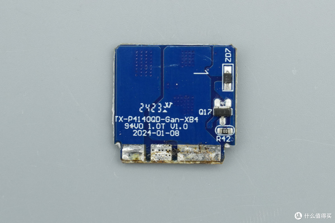 PD3.2+28V5A加持,异泽140W四口氮化镓充电器拆解