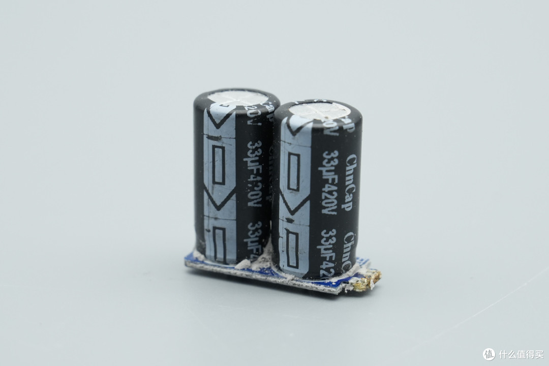 PD3.2+28V5A加持,异泽140W四口氮化镓充电器拆解