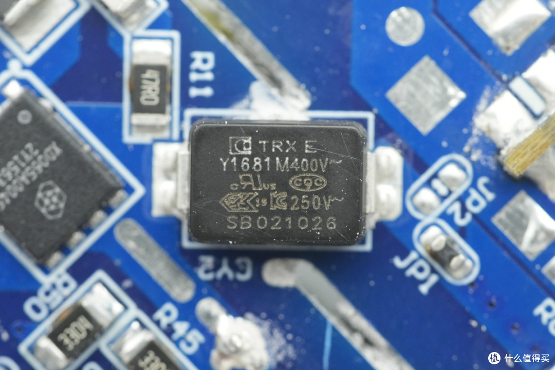 PD3.2+28V5A加持,异泽140W四口氮化镓充电器拆解