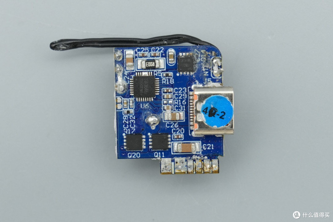 PD3.2+28V5A加持,异泽140W四口氮化镓充电器拆解