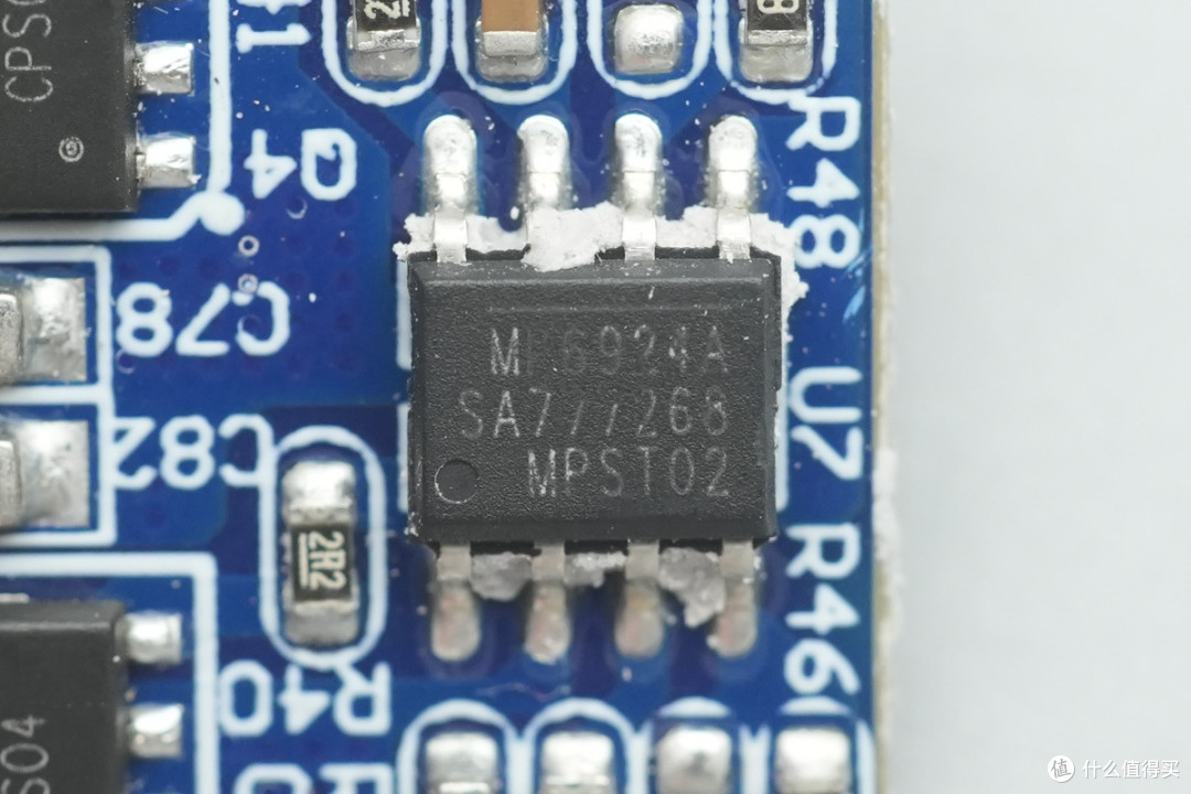 PD3.2+28V5A加持,异泽140W四口氮化镓充电器拆解