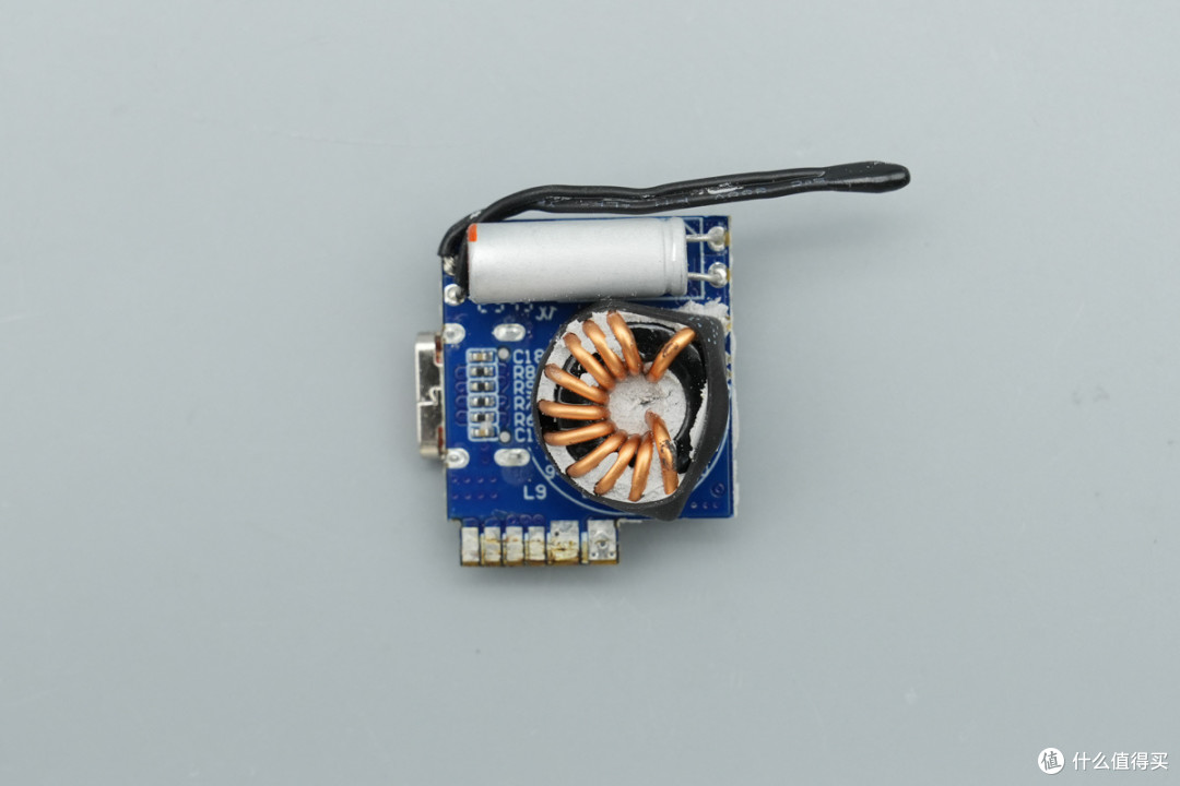 PD3.2+28V5A加持,异泽140W四口氮化镓充电器拆解