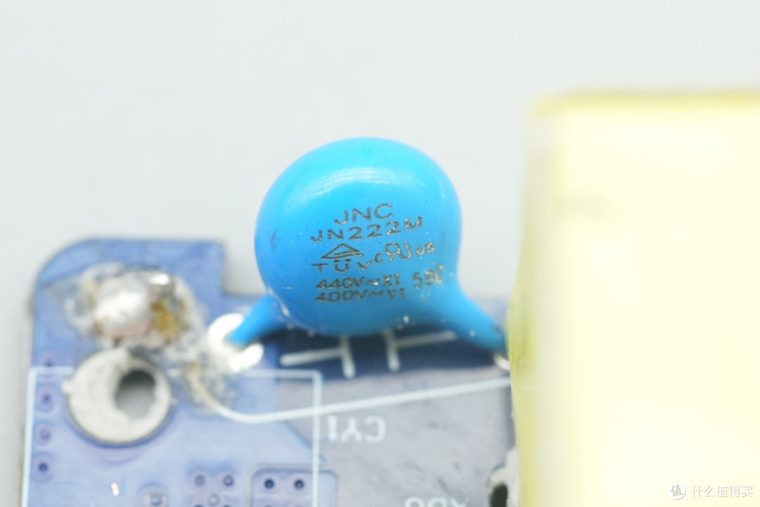 PD3.2+28V5A加持,异泽140W四口氮化镓充电器拆解