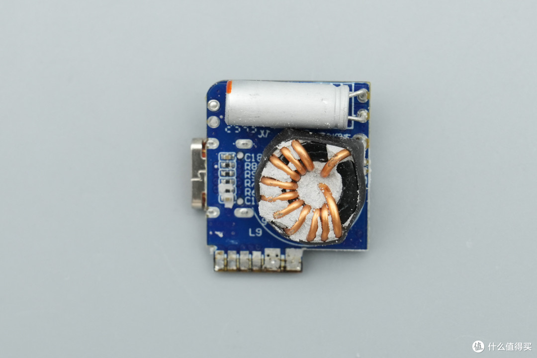 PD3.2+28V5A加持,异泽140W四口氮化镓充电器拆解
