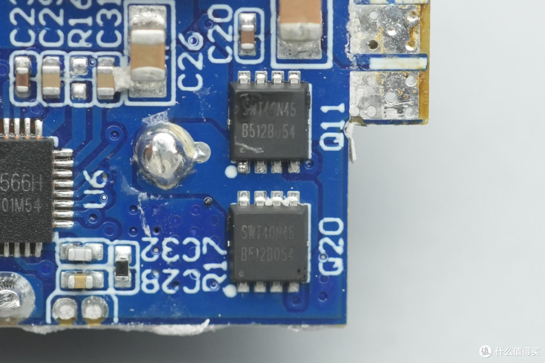 PD3.2+28V5A加持,异泽140W四口氮化镓充电器拆解