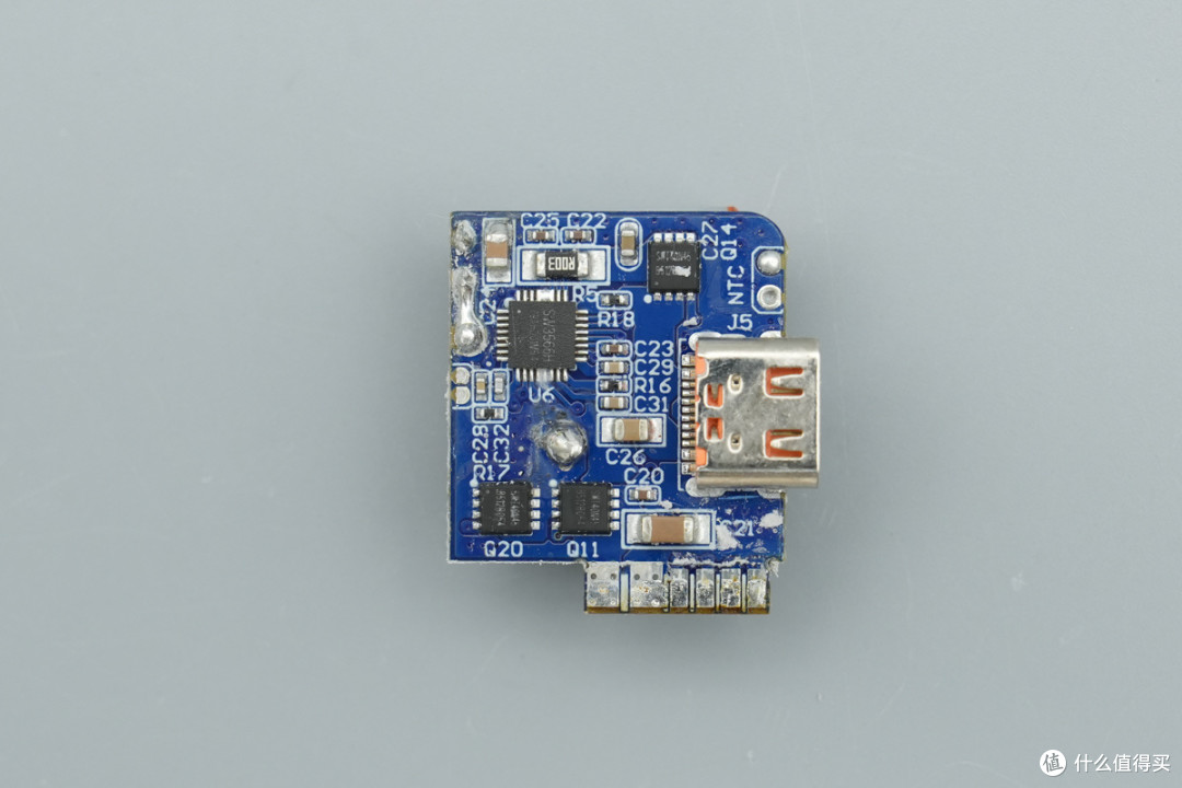 PD3.2+28V5A加持,异泽140W四口氮化镓充电器拆解