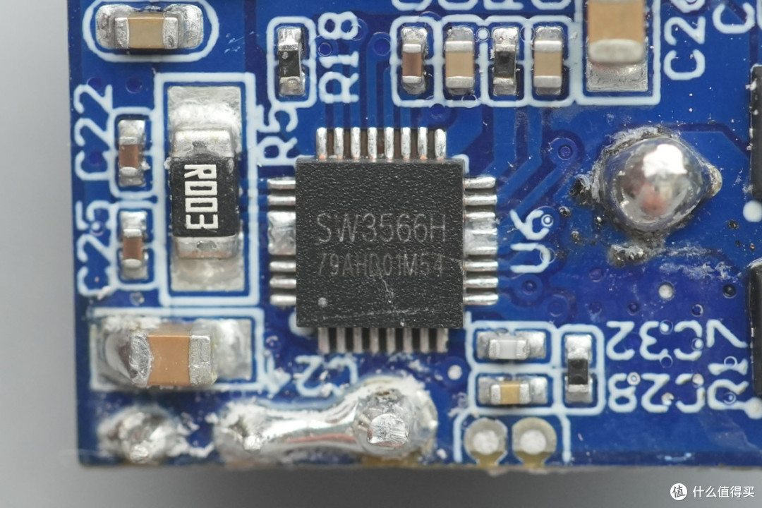 PD3.2+28V5A加持,异泽140W四口氮化镓充电器拆解