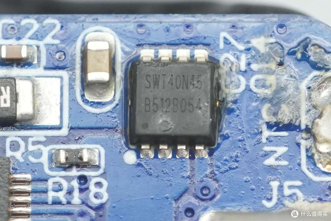 PD3.2+28V5A加持,异泽140W四口氮化镓充电器拆解