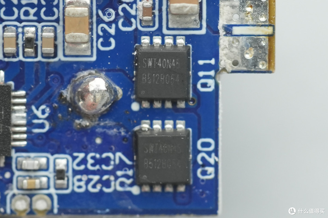 PD3.2+28V5A加持,异泽140W四口氮化镓充电器拆解