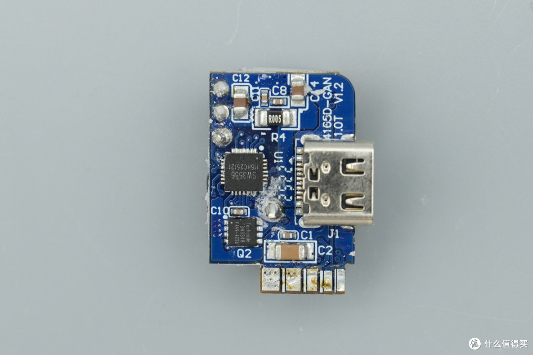 PD3.2+28V5A加持,异泽140W四口氮化镓充电器拆解