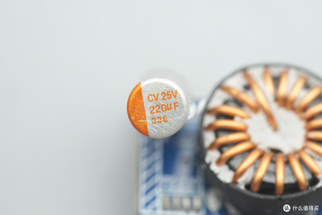PD3.2+28V5A加持,异泽140W四口氮化镓充电器拆解