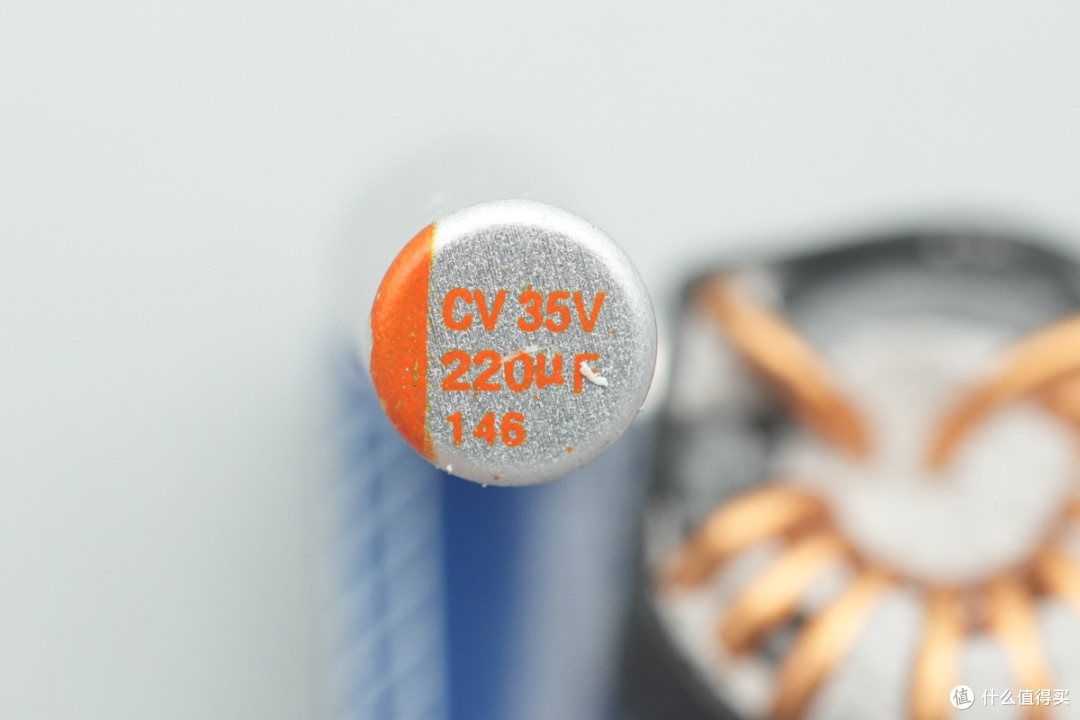 PD3.2+28V5A加持,异泽140W四口氮化镓充电器拆解