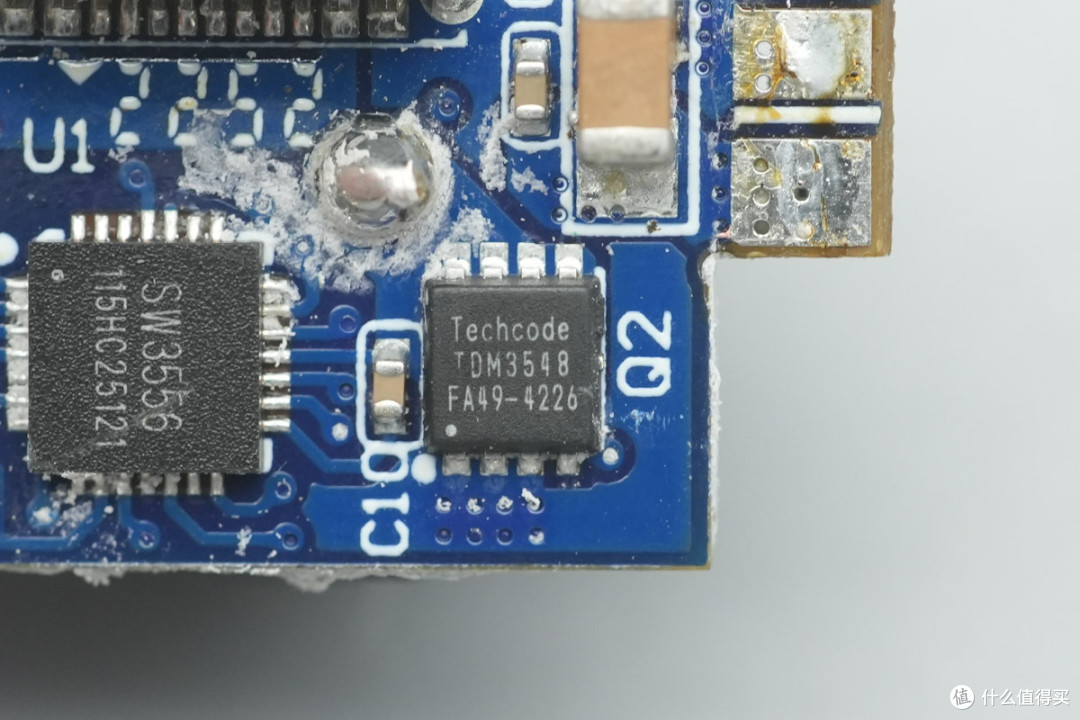 PD3.2+28V5A加持,异泽140W四口氮化镓充电器拆解