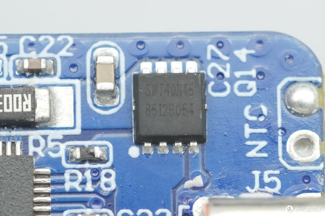 PD3.2+28V5A加持,异泽140W四口氮化镓充电器拆解