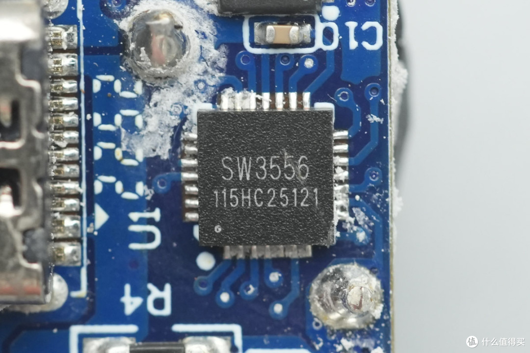 PD3.2+28V5A加持,异泽140W四口氮化镓充电器拆解