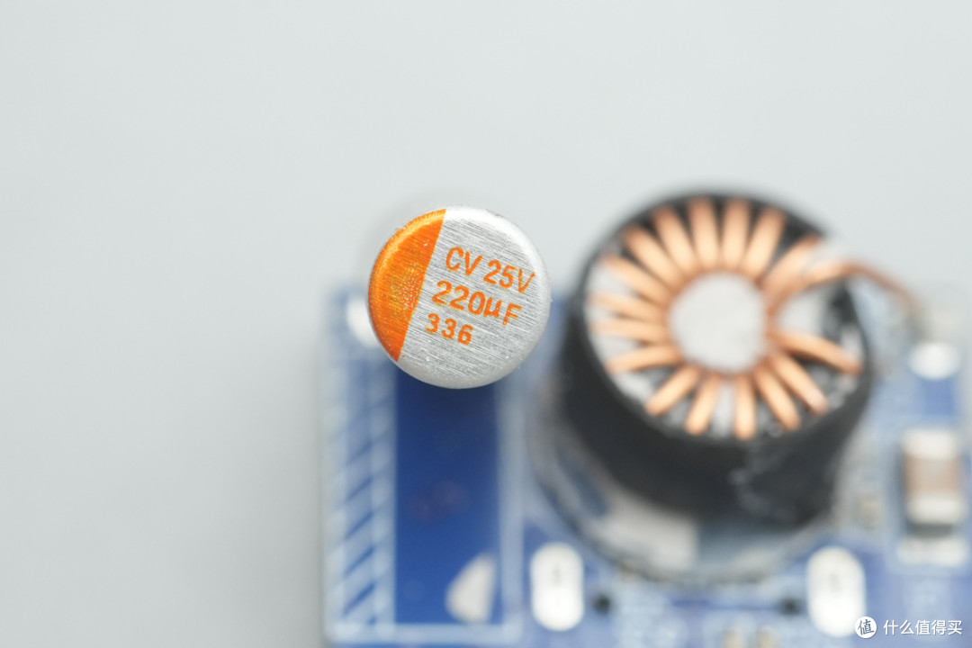 PD3.2+28V5A加持,异泽140W四口氮化镓充电器拆解