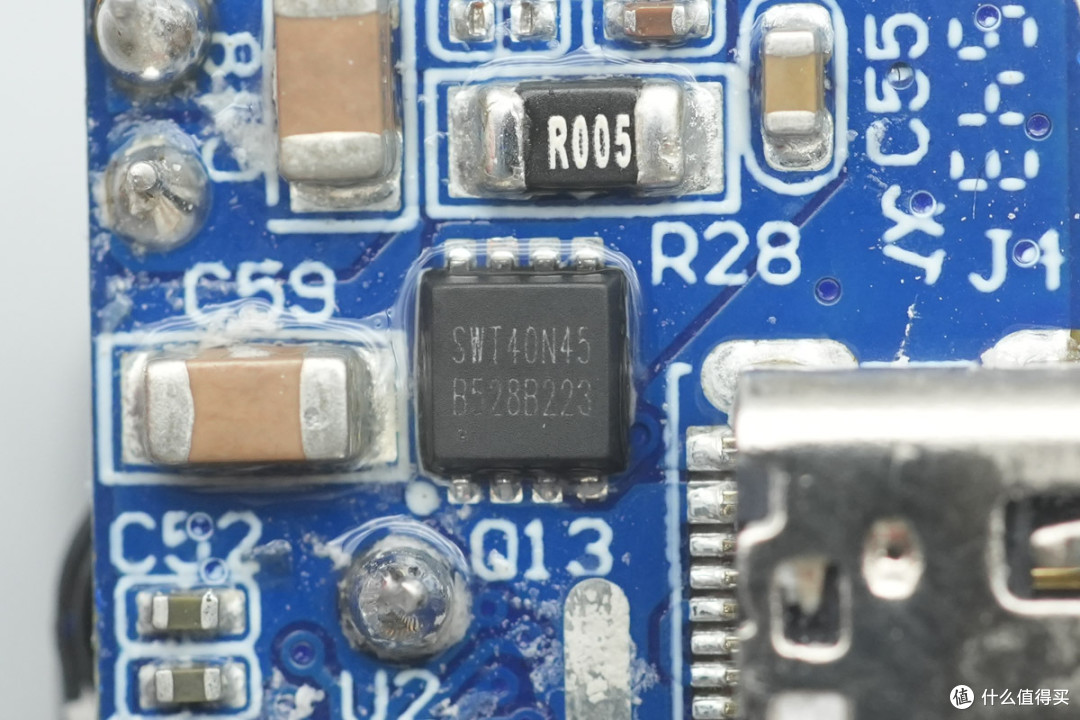 PD3.2+28V5A加持,异泽140W四口氮化镓充电器拆解