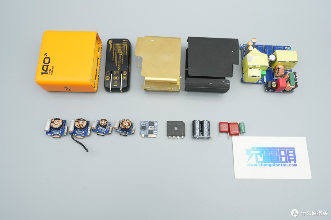 PD3.2+28V5A加持,异泽140W四口氮化镓充电器拆解