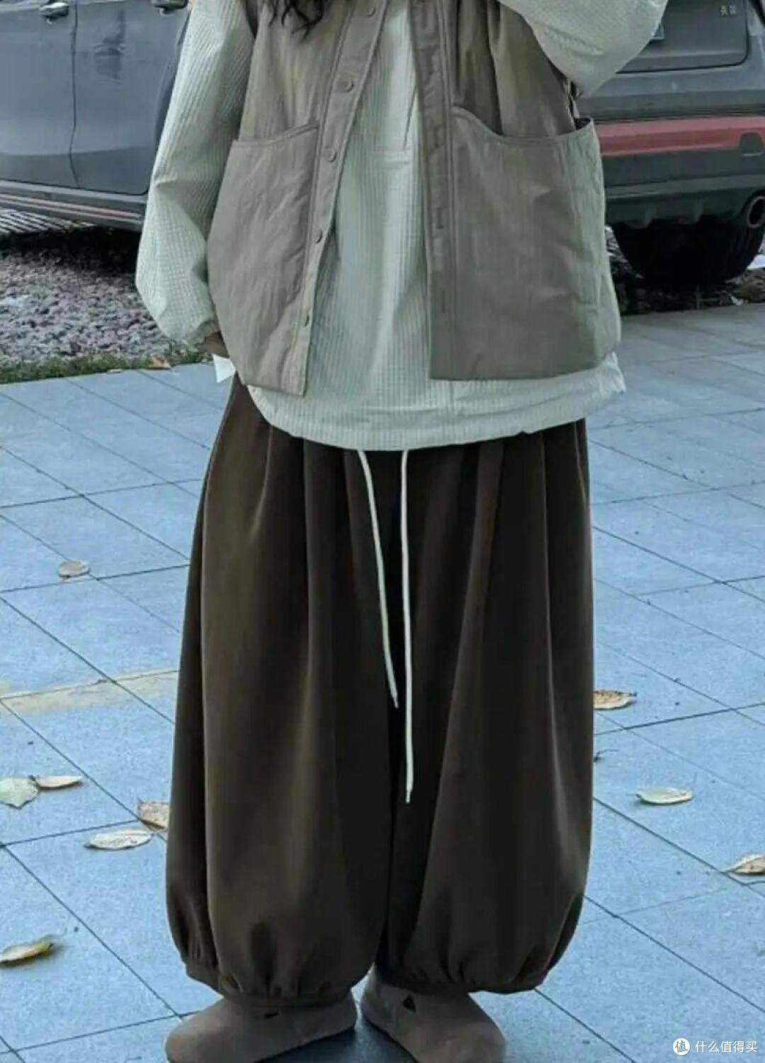 微胖女性挑选裤子,记住这“二不选”,越穿越显胖,你一定要避开