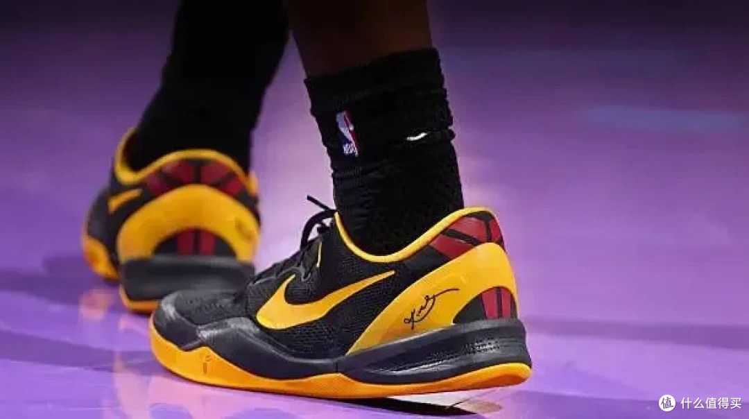 【NBA每日上脚】Nike8.9亿签库里!迪子再次痛失阿克伦之子?