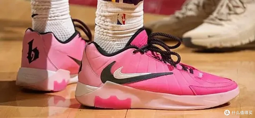 【NBA每日上脚】Nike8.9亿签库里!迪子再次痛失阿克伦之子?